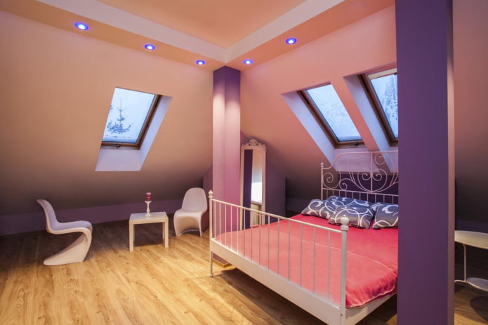 гипсокартонный потолок в спальне на мансарде
