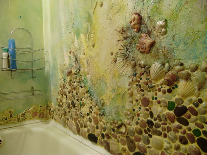Дизайн стены в ванной в классическом стиле с использованием росписи