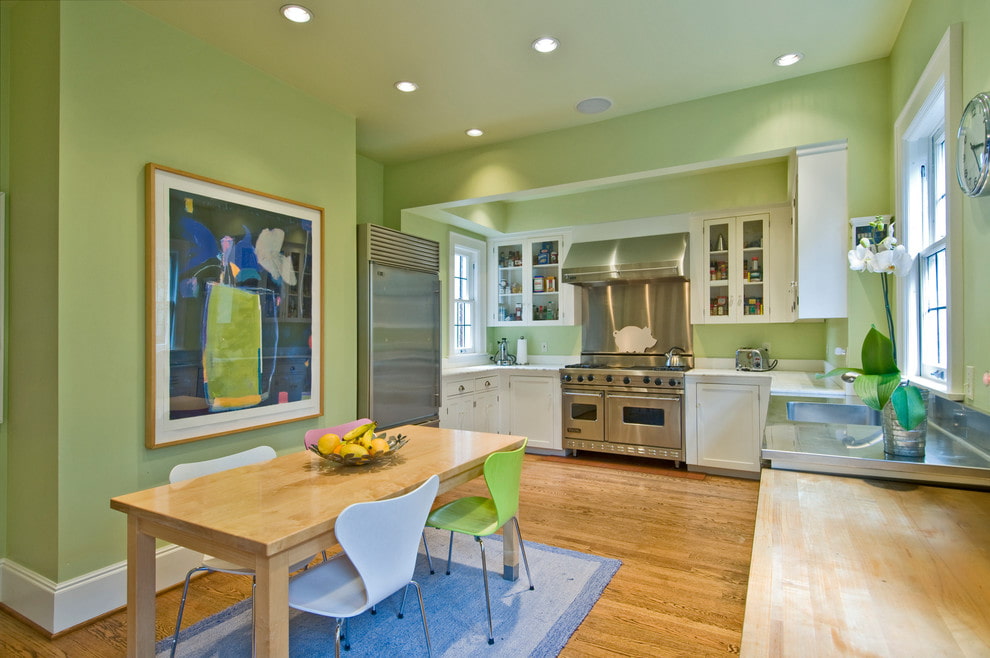 Дизайн покраски кухни. Фисташковые стены на кухне. Кухня с зелеными стенами. Салатовые стены на кухне. Фисташковый цвет стен на кухне.
