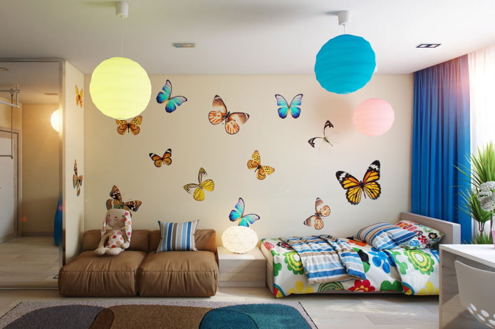 бабочки на стене в интерьере