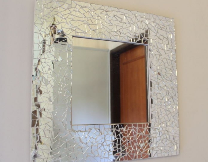 зеркало декорированное дисками