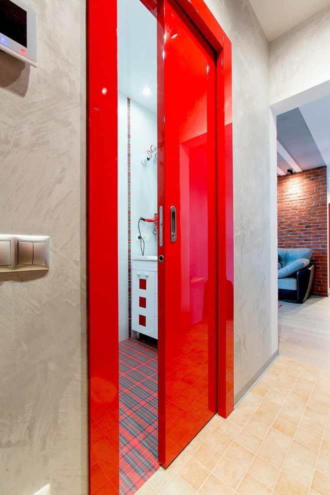 красные двери в интерьере в стиле лофт