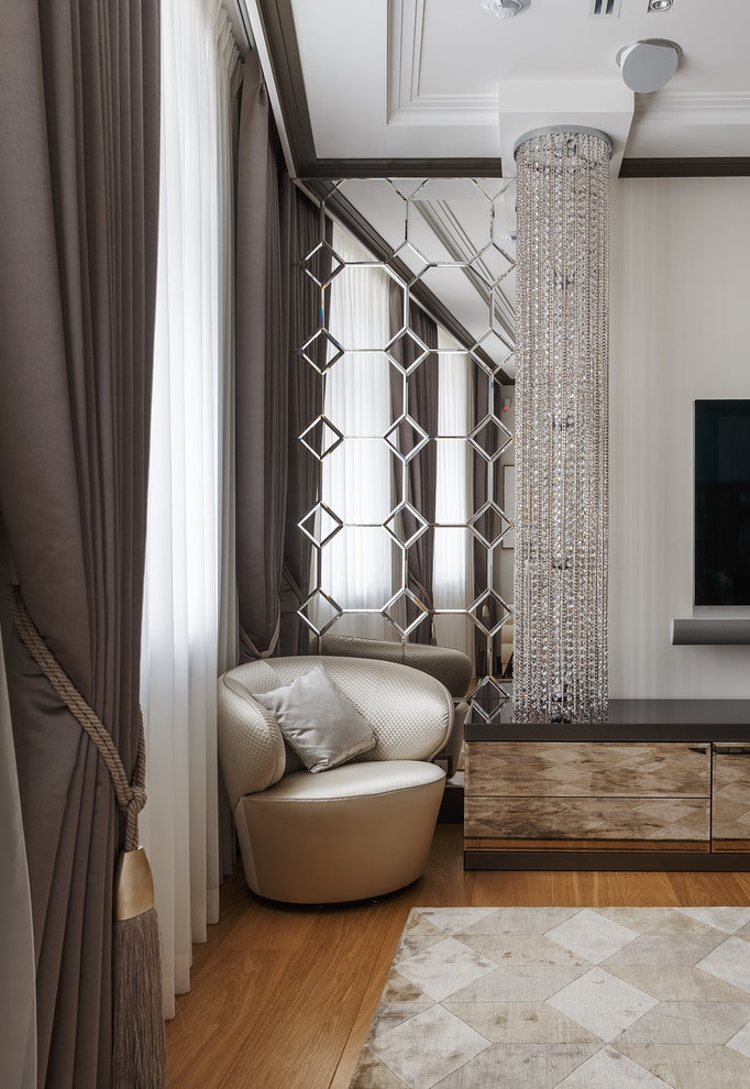 Зеркальная стена в интерьере: 34 фото дизайна гостиных, спален, кухонь и прихожих | kormstroytorg.ru