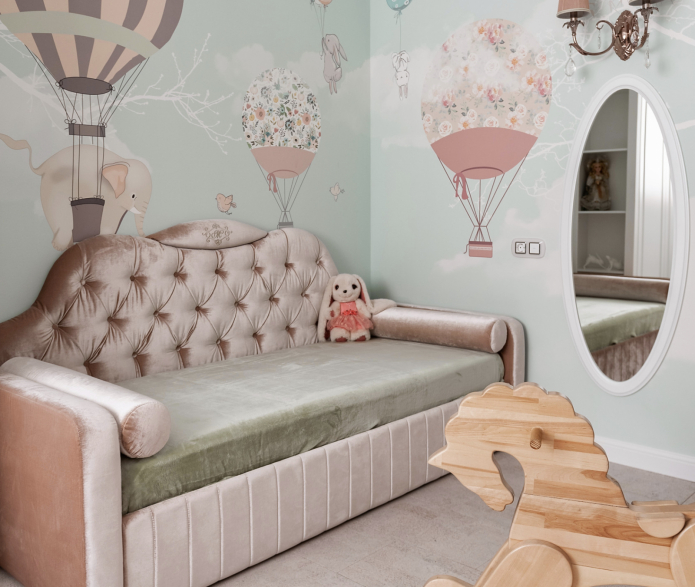 зеркало на стене в интерьере детской