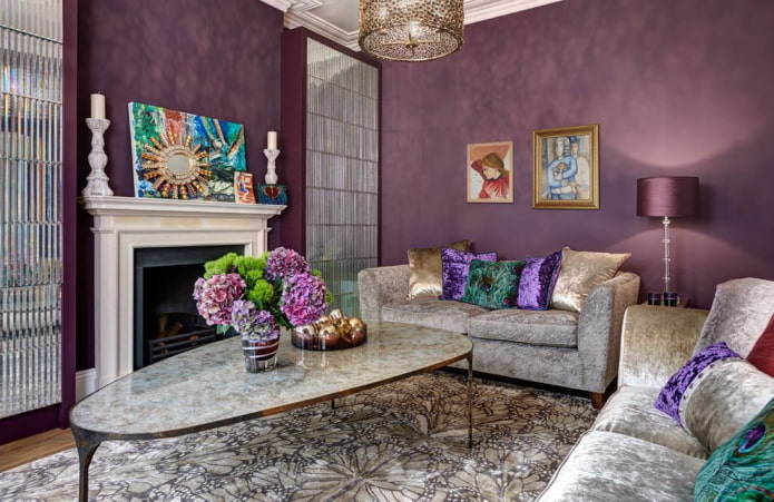 стены фиолетового цвета в интерьере гостиной