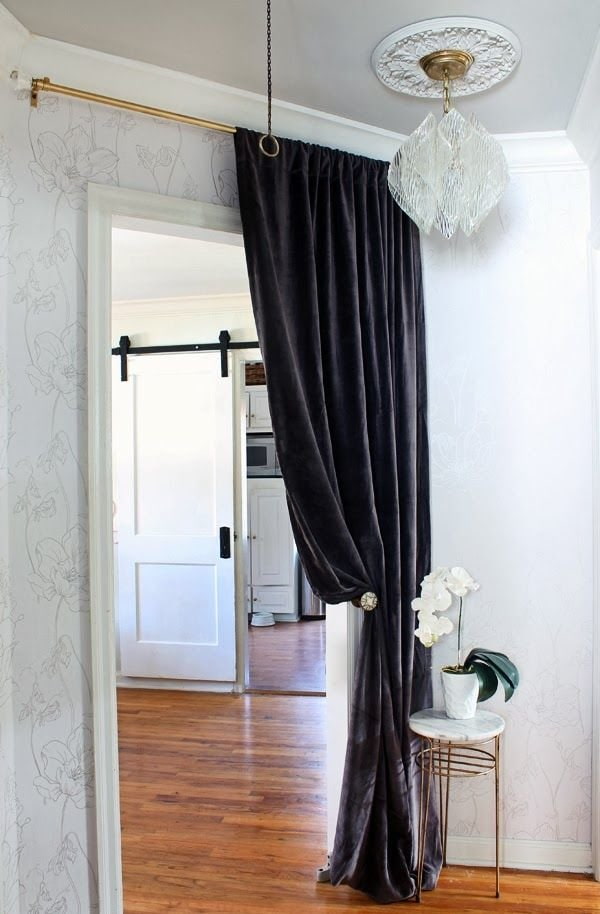 Дверные шторы: дополнительный декор и отличная альтернатива