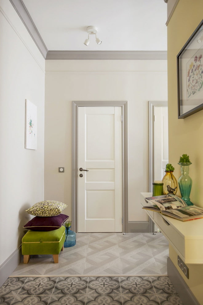 дверь и наличники разного цвета фото интерьеров