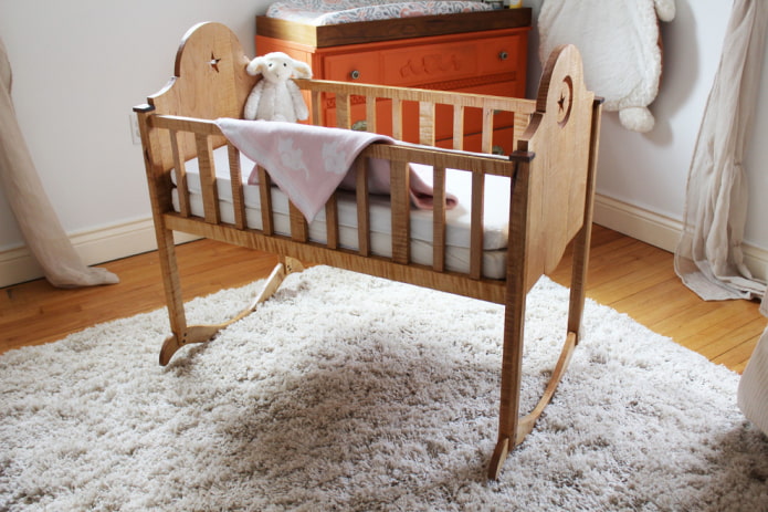 кровать-качалка для новорожденных в интерьере