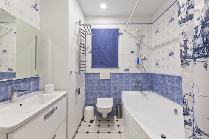 белая и голубая плитка в интерьере ванной
