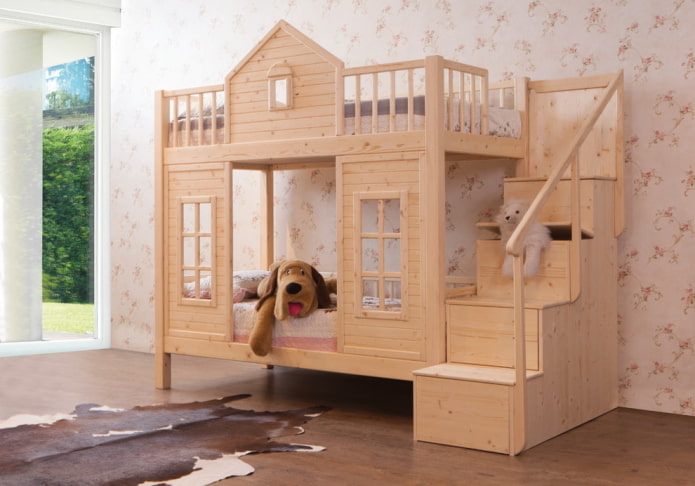 кровать в виде домика с лестницей в детской