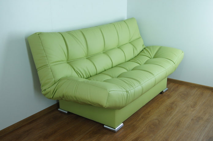 диван клик-кляк зеленого цвета в интерьере
