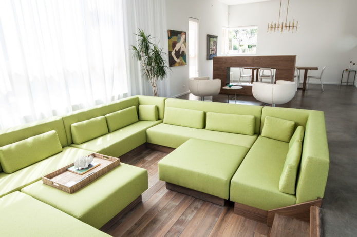 модульный диван зеленого цвета в интерьере