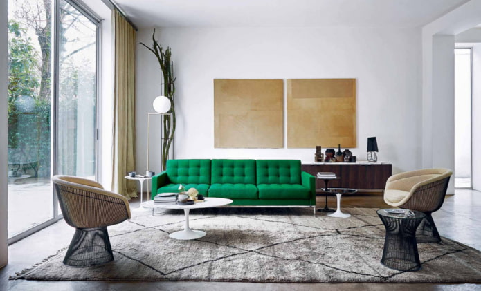 диван зеленого цвета в сочетании с креслами