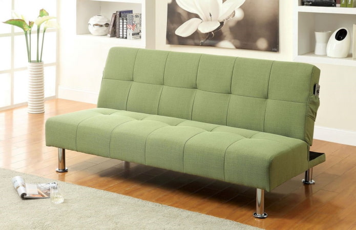 раскладной диван зеленого цвета в интерьере