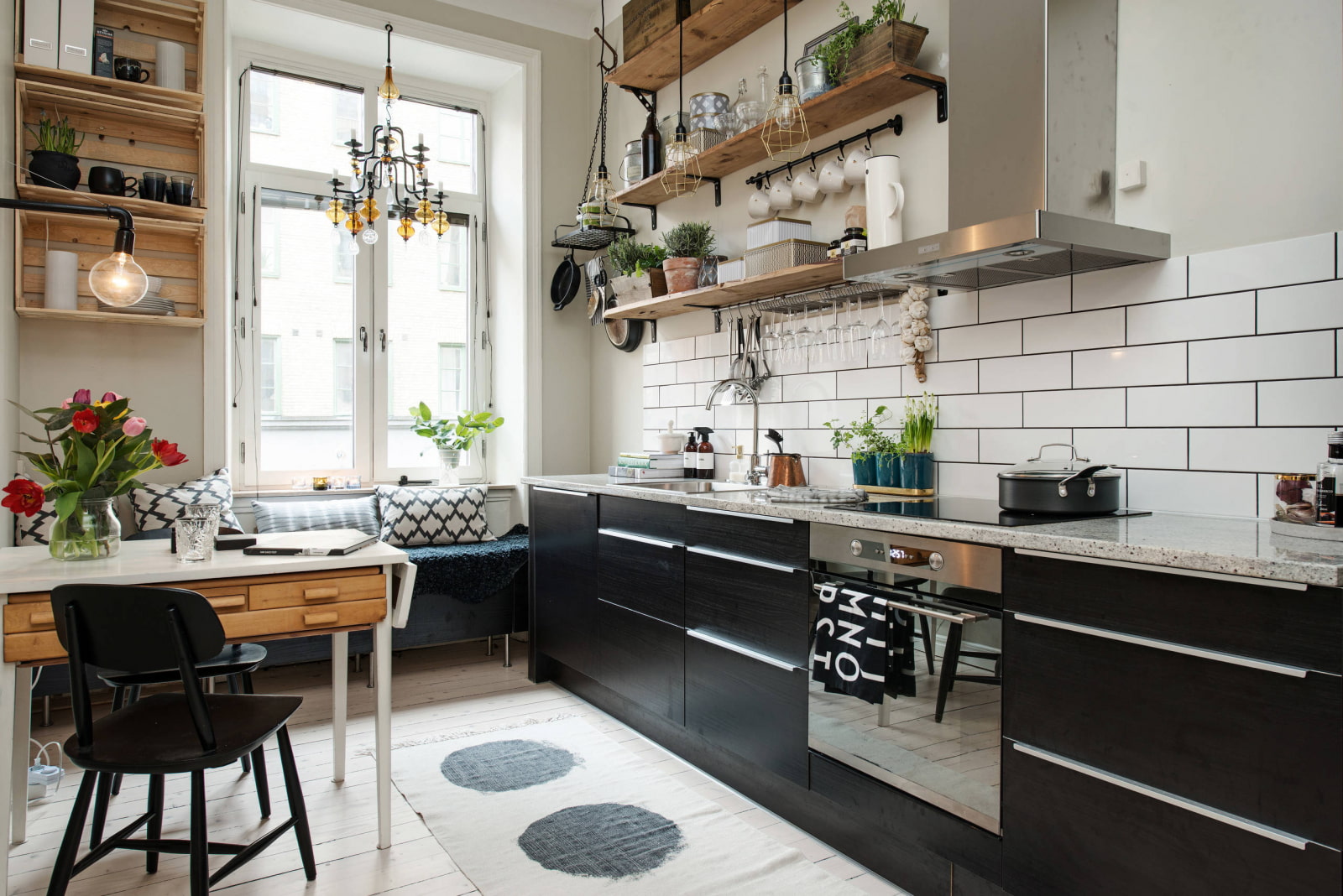 Открытая кухня дизайн. Кухня в стиле Сканди. Кухня в скандинавском стил. Кухня Сканди темная. Маленькая кухня в стиле Сканди.
