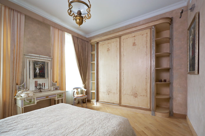 шкаф-купе в интерьере спальни в классическом стиле