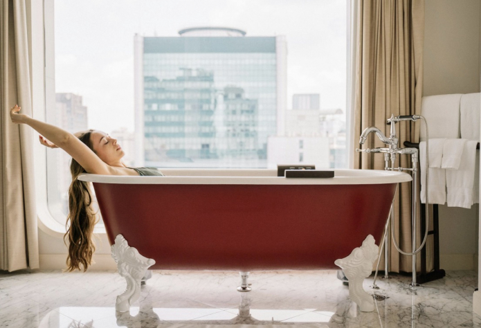 красная ванна красная ванна