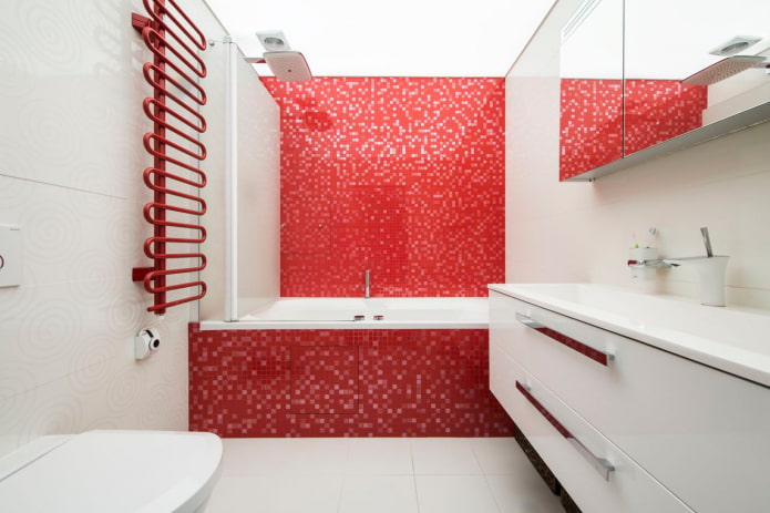 ванная комната в красно-белых оттенках