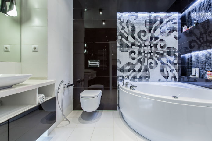 Мозаичное панно над ванной