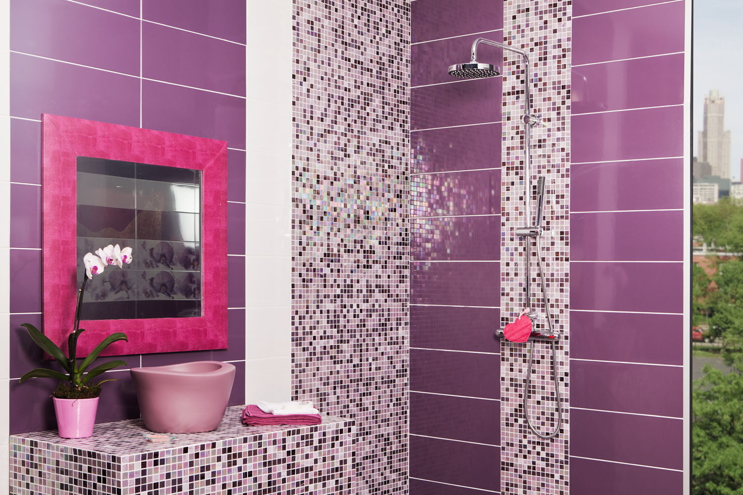 Пример плитки в ванной. Плитка в ванную. Плитка мозаика для ванной комнаты. Красивый кафель для ванной.