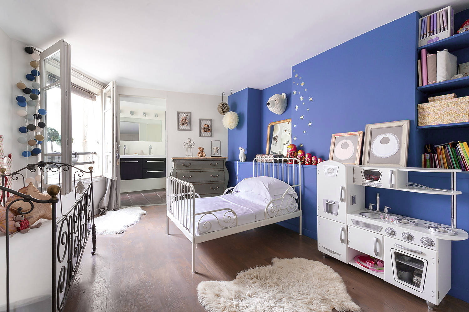 Детская мебель серая. Детская в голубых тонах. Детская комната в синих тонах. Детская в скандинавском стиле. Комната в голубом цвете.
