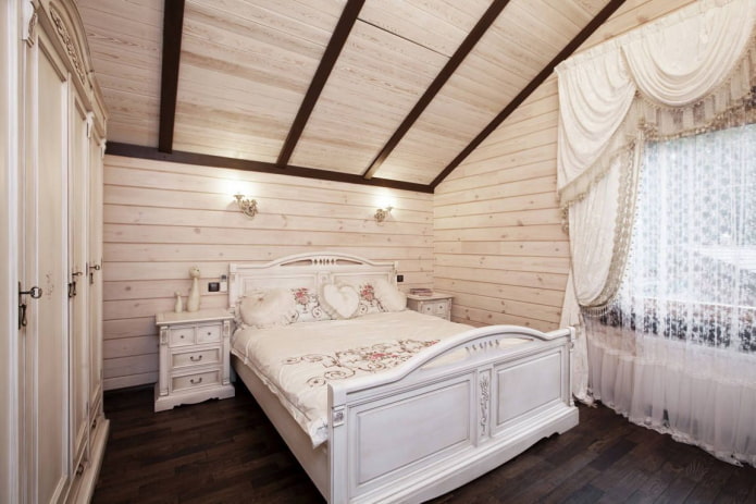 интерьер мансардной спальни в стиле прованс