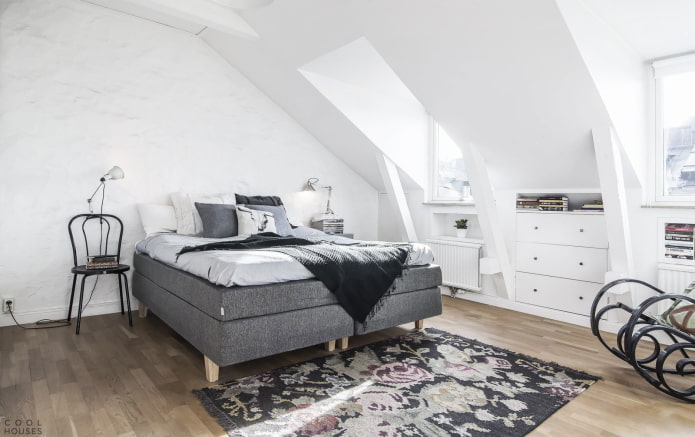 интерьер мансардной спальни в скандинавском стиле