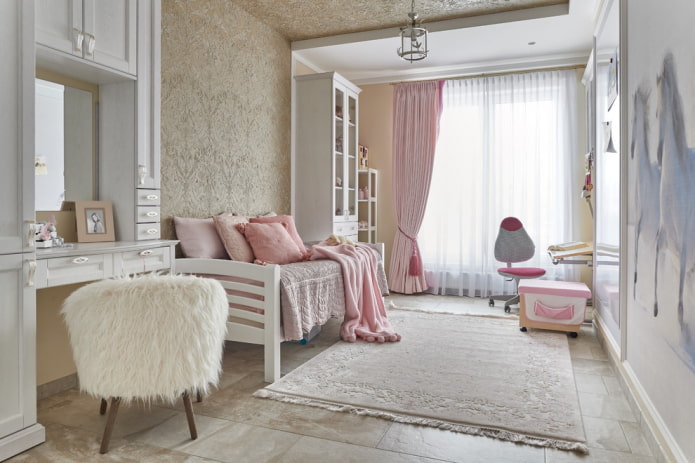 интерьер спальни в розово-бежевых тонах