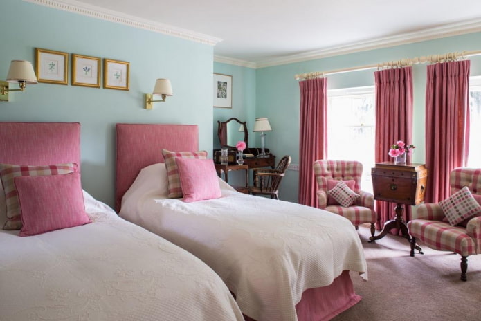 интерьер спальни в розово-голубых тонах