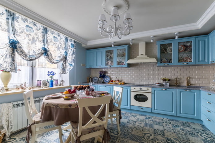 кухня в синих тонах в стиле прованс