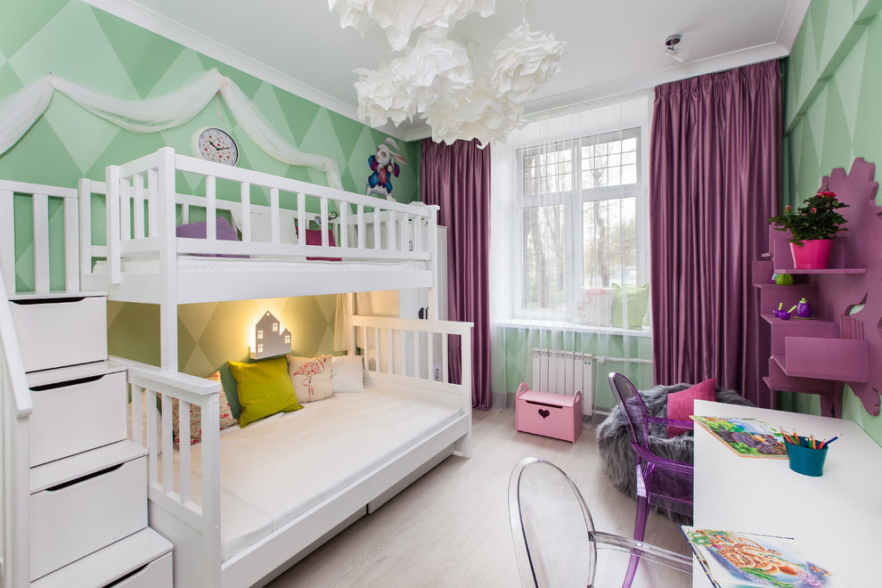 Детская комната для троих деток без двухъярусных кроватей