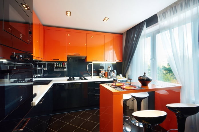 шторы в интерьере кухни в оранжевых тонах