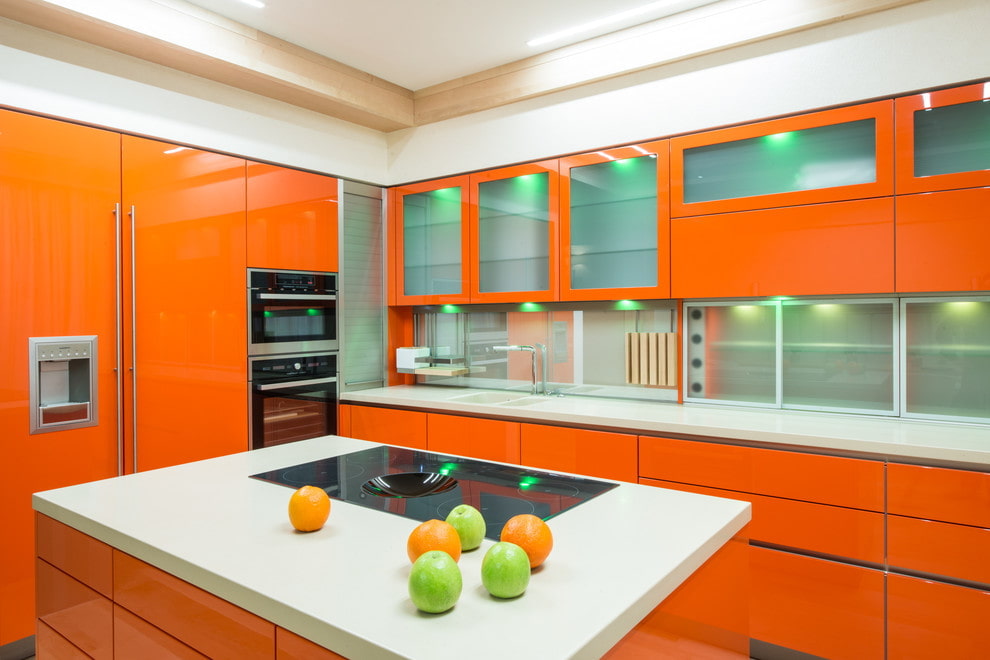 Оранжевый цвет для кухни. Живые примеры