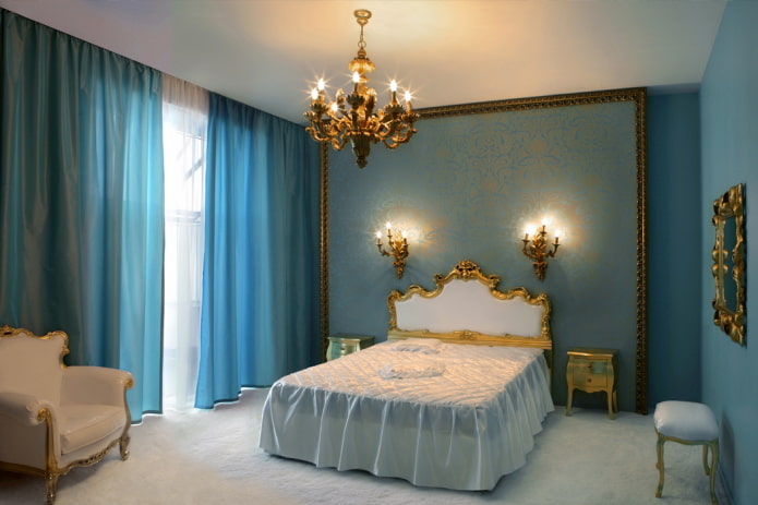интерьер спальни в золотых и голубых оттенках