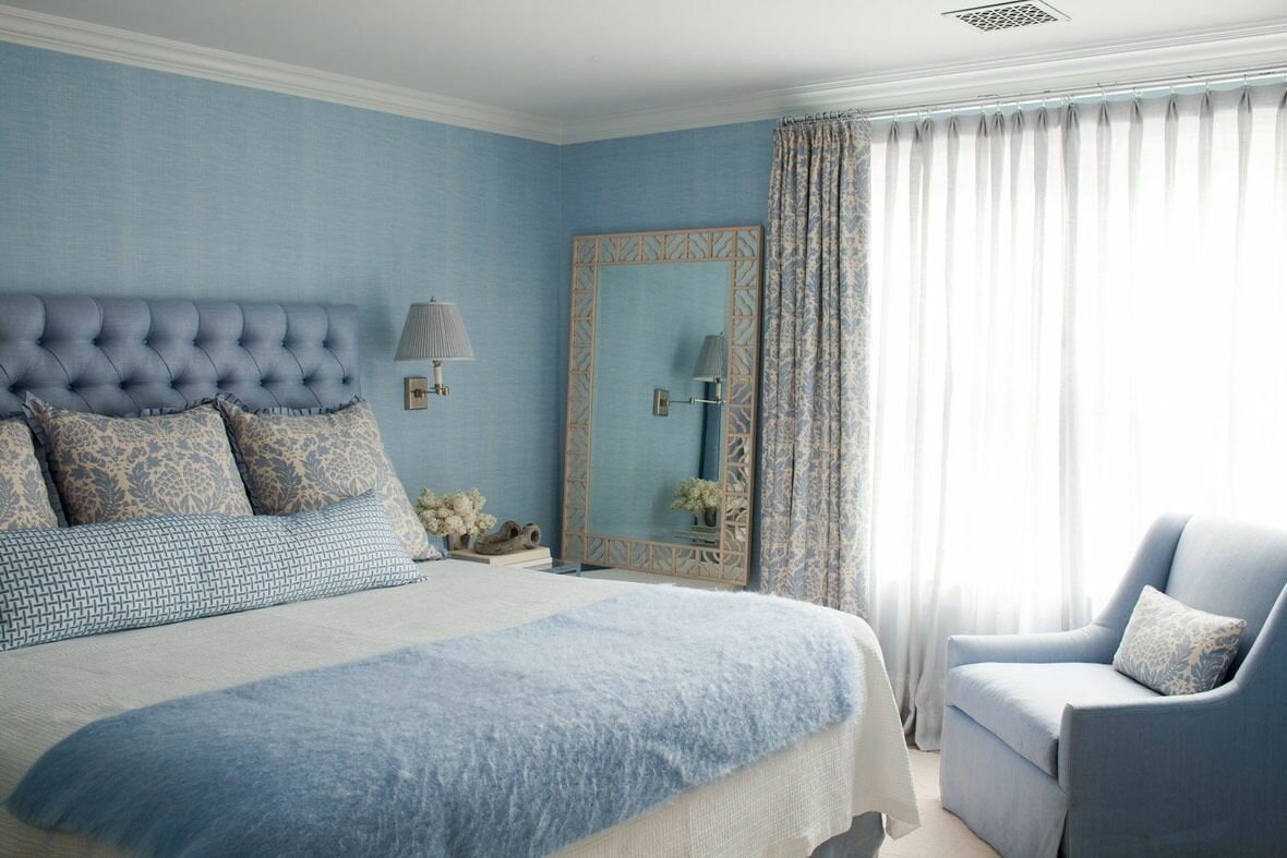 В спальня в голубом цвете фото