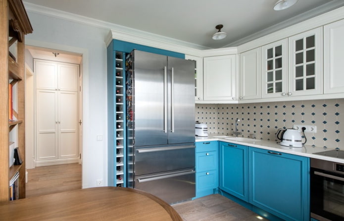 холодильник в интерьере маленькой кухни