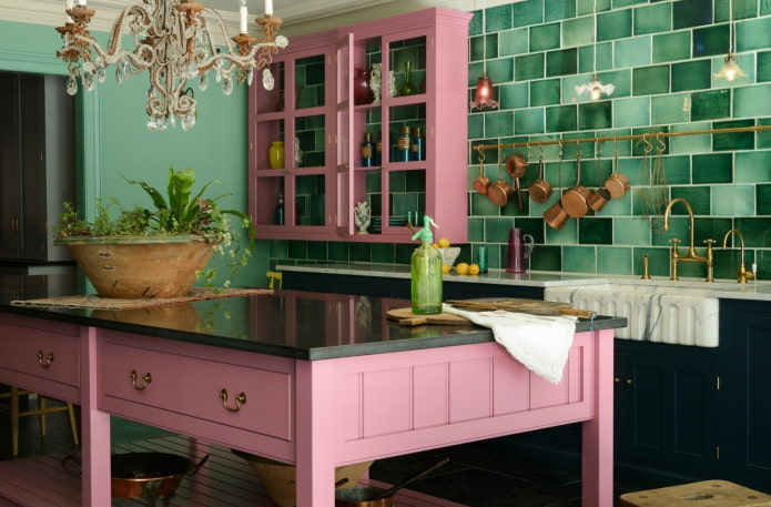 интерьер кухни в розово-зеленых тонах