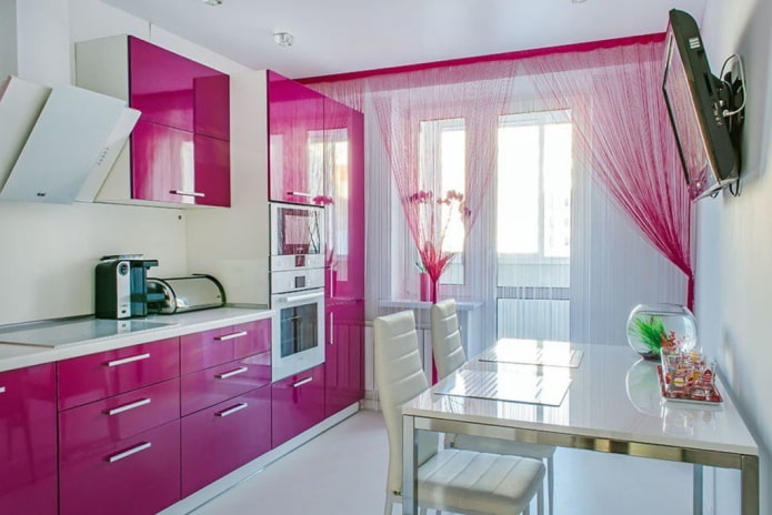 шторы в интерьере кухни в розовых тонах