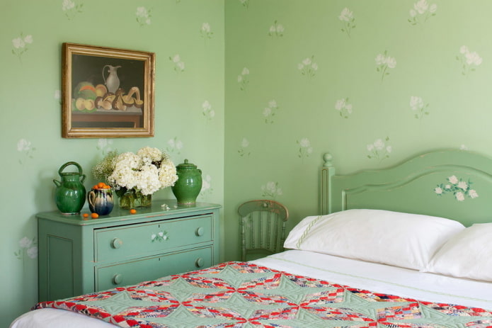 спальня в зеленых тонах