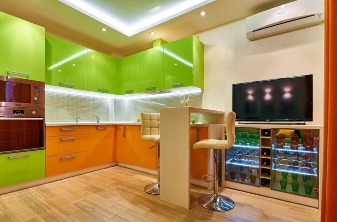 интерьер кухни в зелено-оранжевых тонах