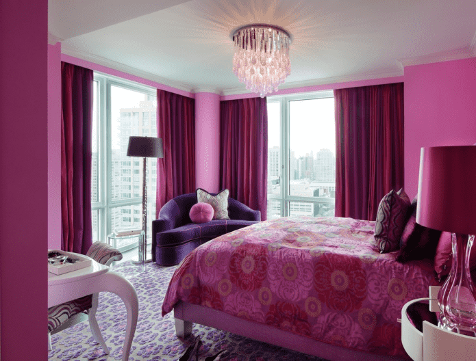 розово-сиреневый интерьер спальни