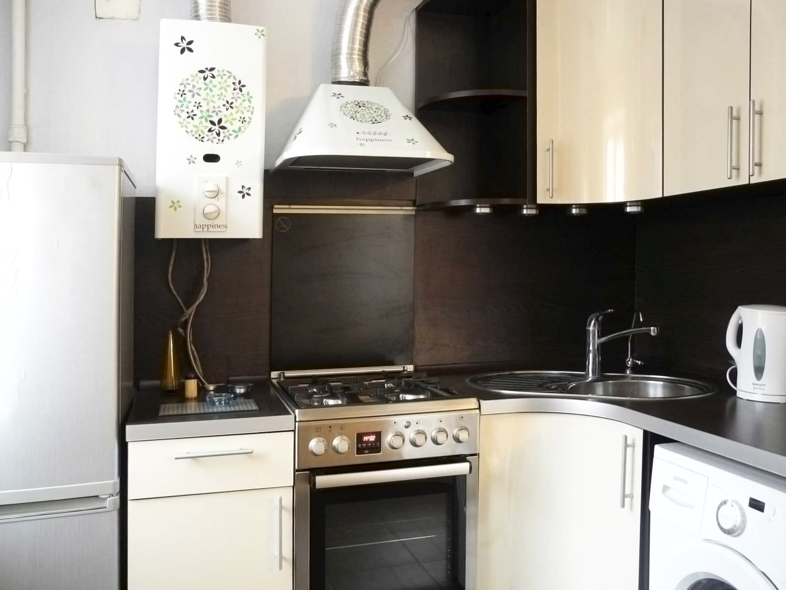Дизайн кухни в хрущевке с газовой колонкой — 40 фото с идеями для интерьера