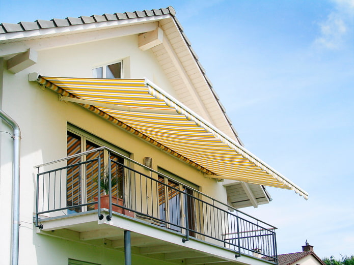 красивые балконы в частных домах фото