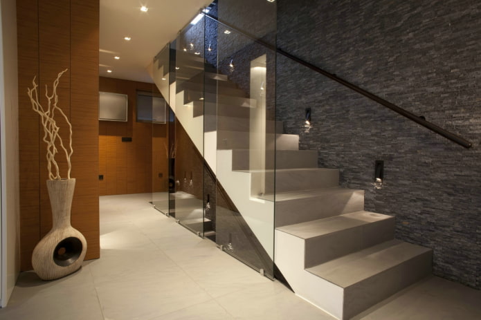 бетонная лестница с подсветкой в интерьере дома