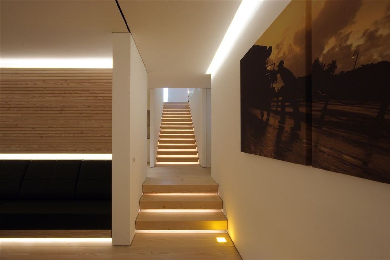 Выбор и установка осветительных приборов для подсветки лестницы
