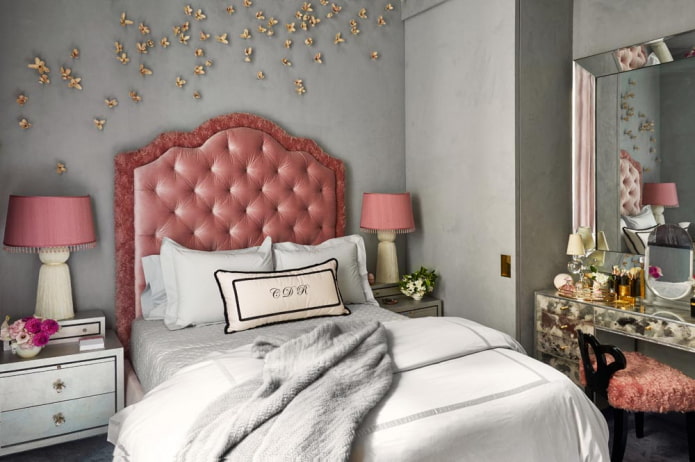 интерьер серо-розовой спальни