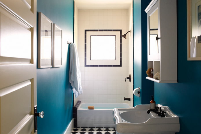 ванная с синими стенами