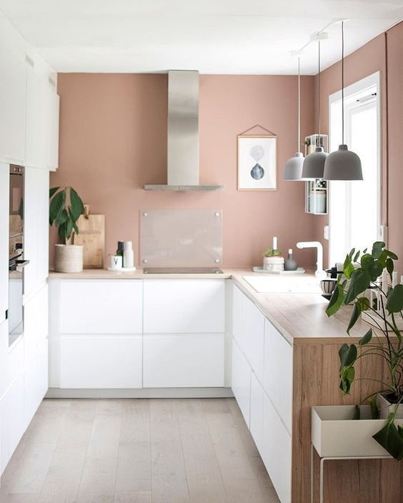 розовые стены на кухне
