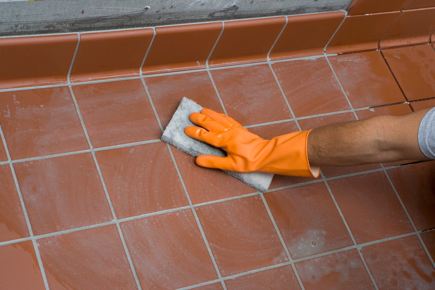  отмыть плитку после ремонта: от цемента, затирки и других материалов