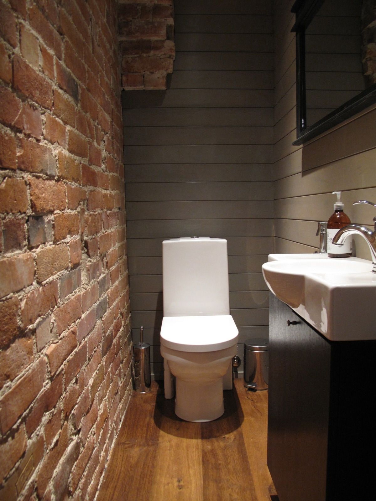 туалет в интерьере в стиле лофт